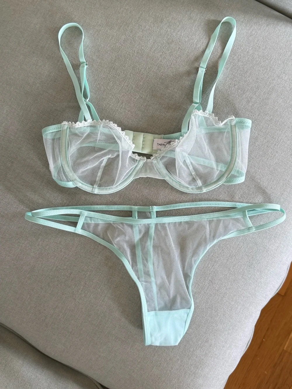 Taryn Winters SET Kharis topaz blue bespoke bra 32D & thong S